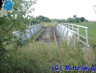 Zachowany fragment torowiska linii do Strzelina. (Most nad rzek Gnojna.)